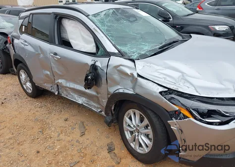 2023 Toyota Corolla Cross Le z USA, uszkodzony, nr VIN 7MUCAAAG5PV041782